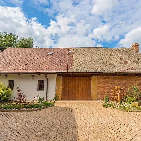 Buskovsky Mlyn 1580 Guest house