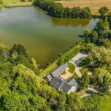 Buskovsky Mlyn 1580 בית הארחה Dolní Bousov
