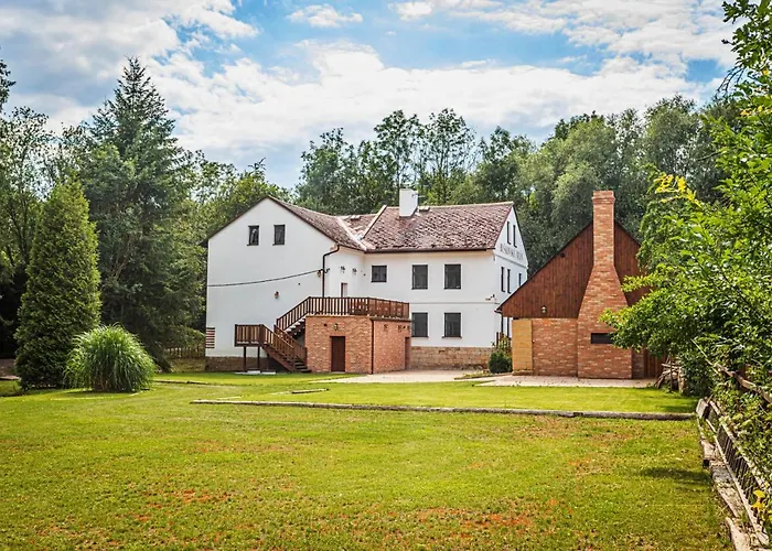 Buskovsky Mlyn 1580 Pensionat Dolní Bousov